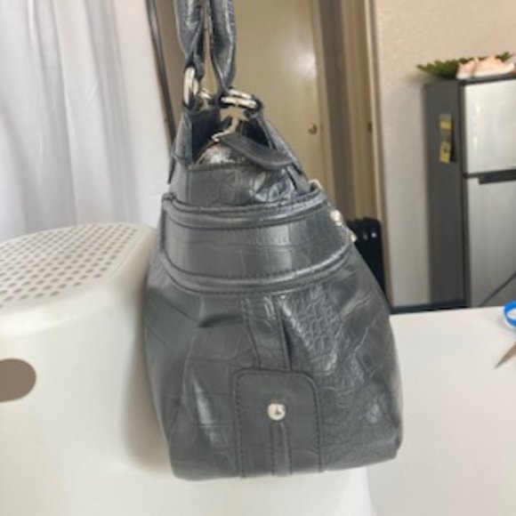 Vintage Guess Bag with lock - Picture 4 of 9